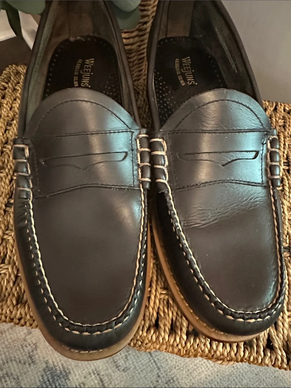GH Bass Weejuns men’s Classic Larson dark brown leather 11 D Penny Loafers